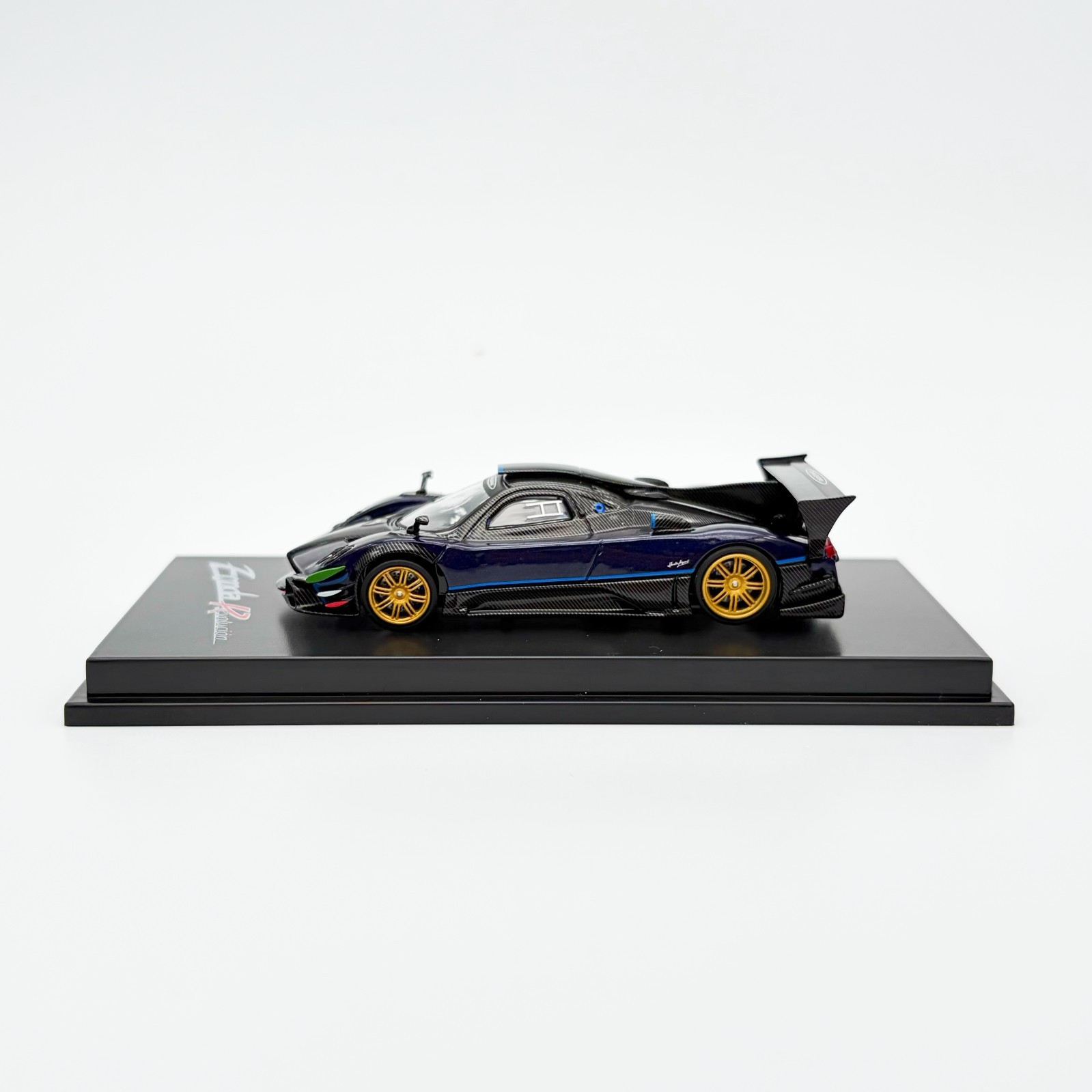 CM-Model 1:64 Pagani Zonda Revlucion – Metallic blue with Carbon Fiber