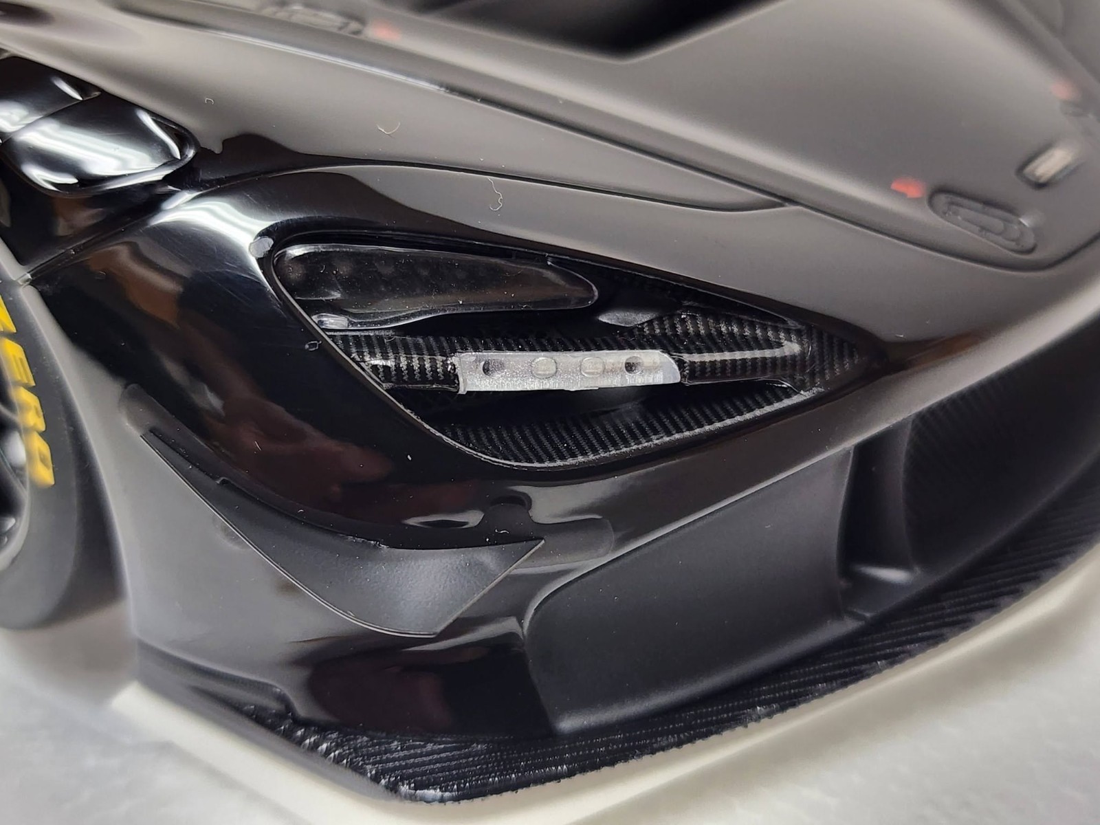 AUTOart – 1/18 die cast: McLaren 720S GT3, gloss black