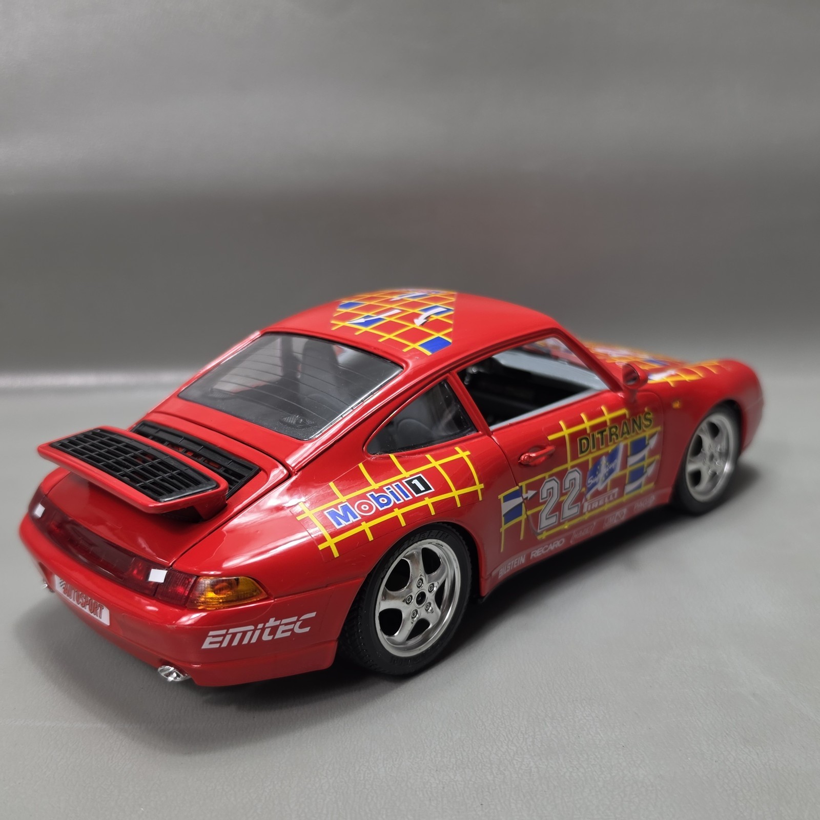 Bburago 1993 Porsche Carrera 911 Super Cup Ditrans Red 1:18 Scale Diecast