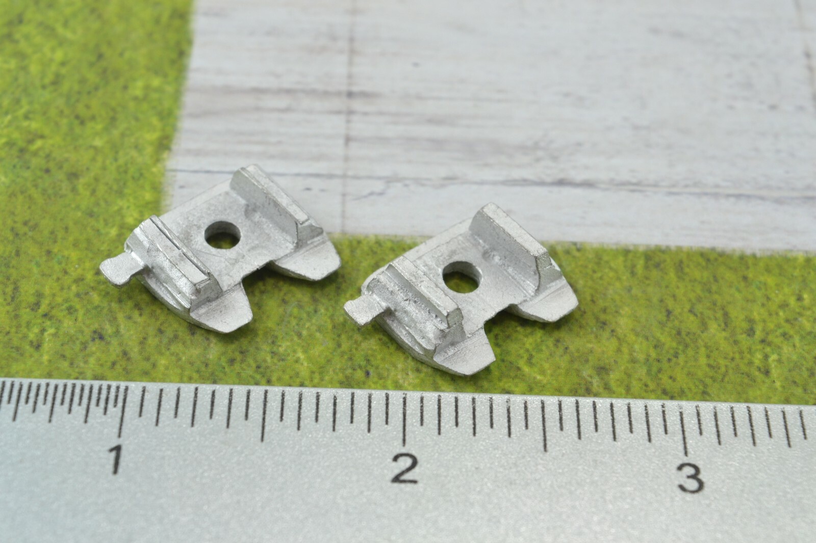 2 Fifth Wheel for Tractor Units Metal 1/50 Scale (F3684)