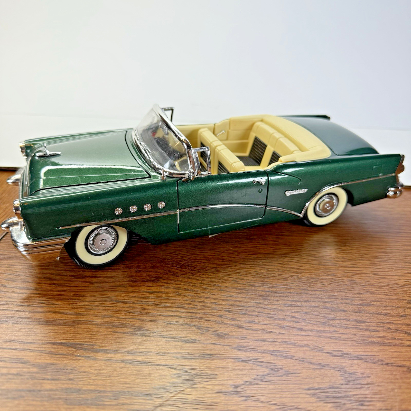 Mira Golden Line 6186 1955 Buick Century 1:18