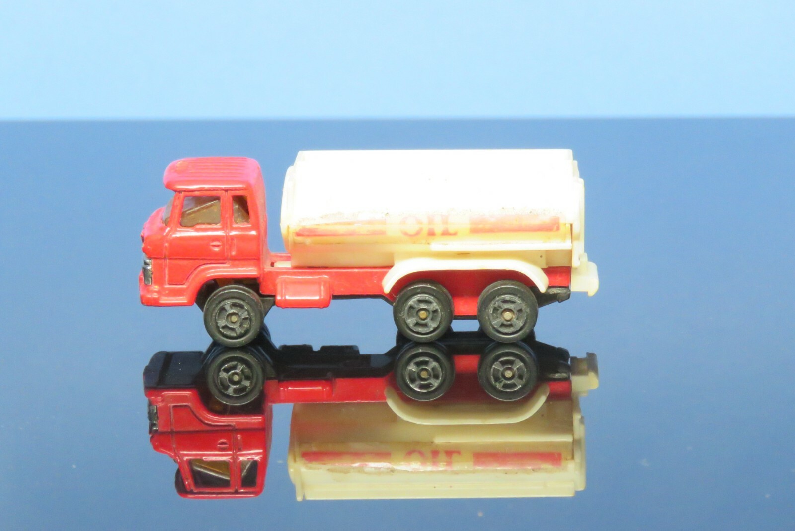 Red Oil Tanker Truck Diecast Cab and Frame Plastic Tank Approximately 3″ Long