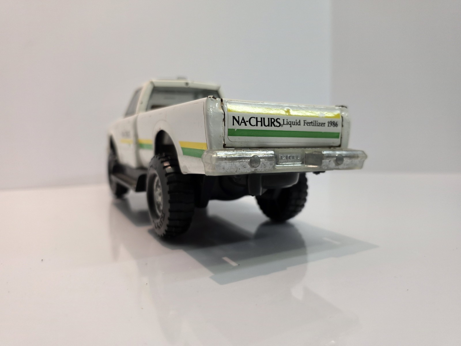 ERTL 1986 GMC PICKUP FARM TRUCK NA-CHURS LIQUID FERTILIZER 1/16 Scale