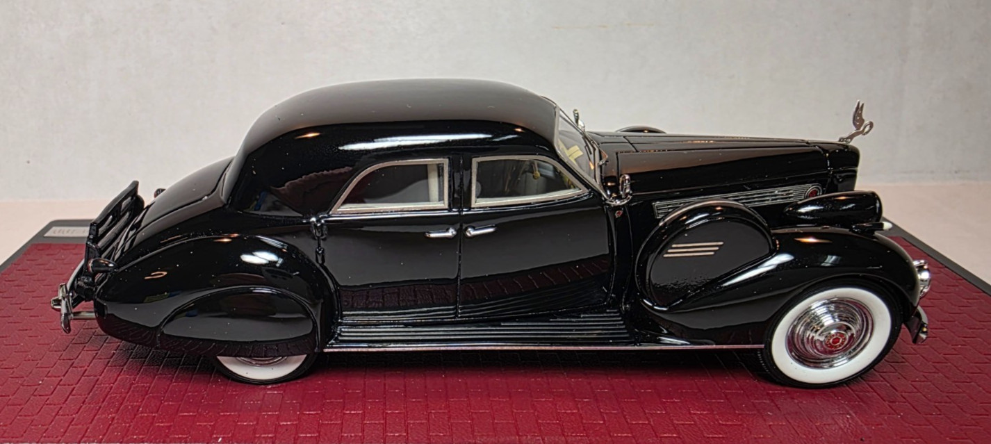 Matrix 1:43 1940 Packard Super 8 180 Sedan in Black with Darrin Bodywork LOOK!