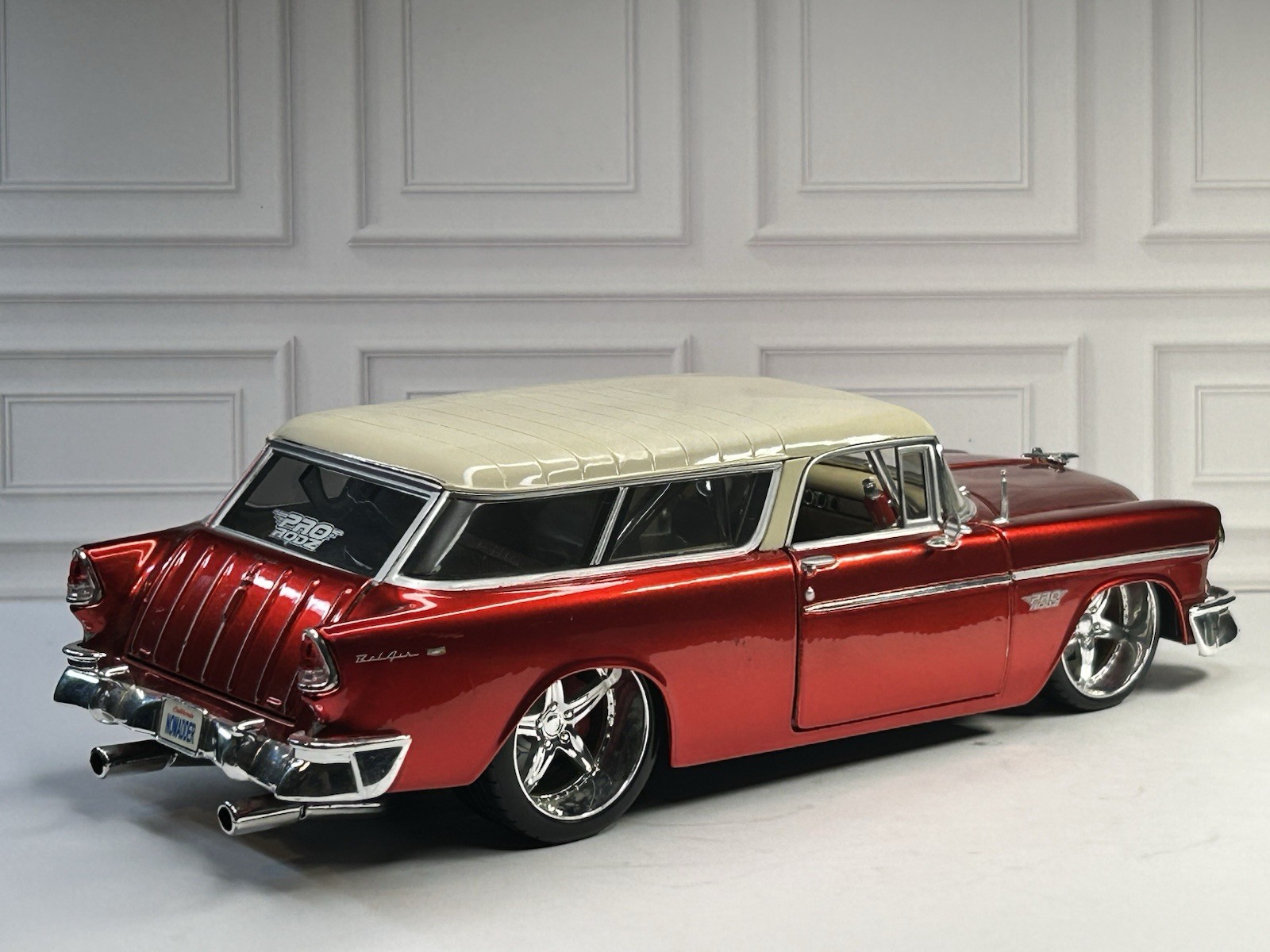 RARE Maisto 1955 Chevrolet Bel Air Nomad Pro Rodz Metallic Red 1:18 Die Cast