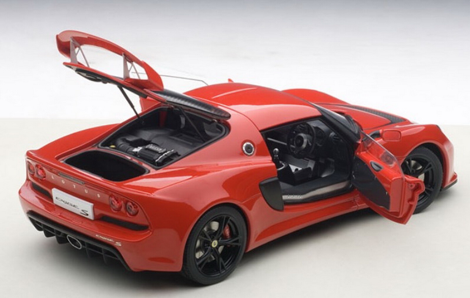AUTOart 1:18 Lotus Exige S Red Diecast Model Car – Collect NIB Gift for Car Fans