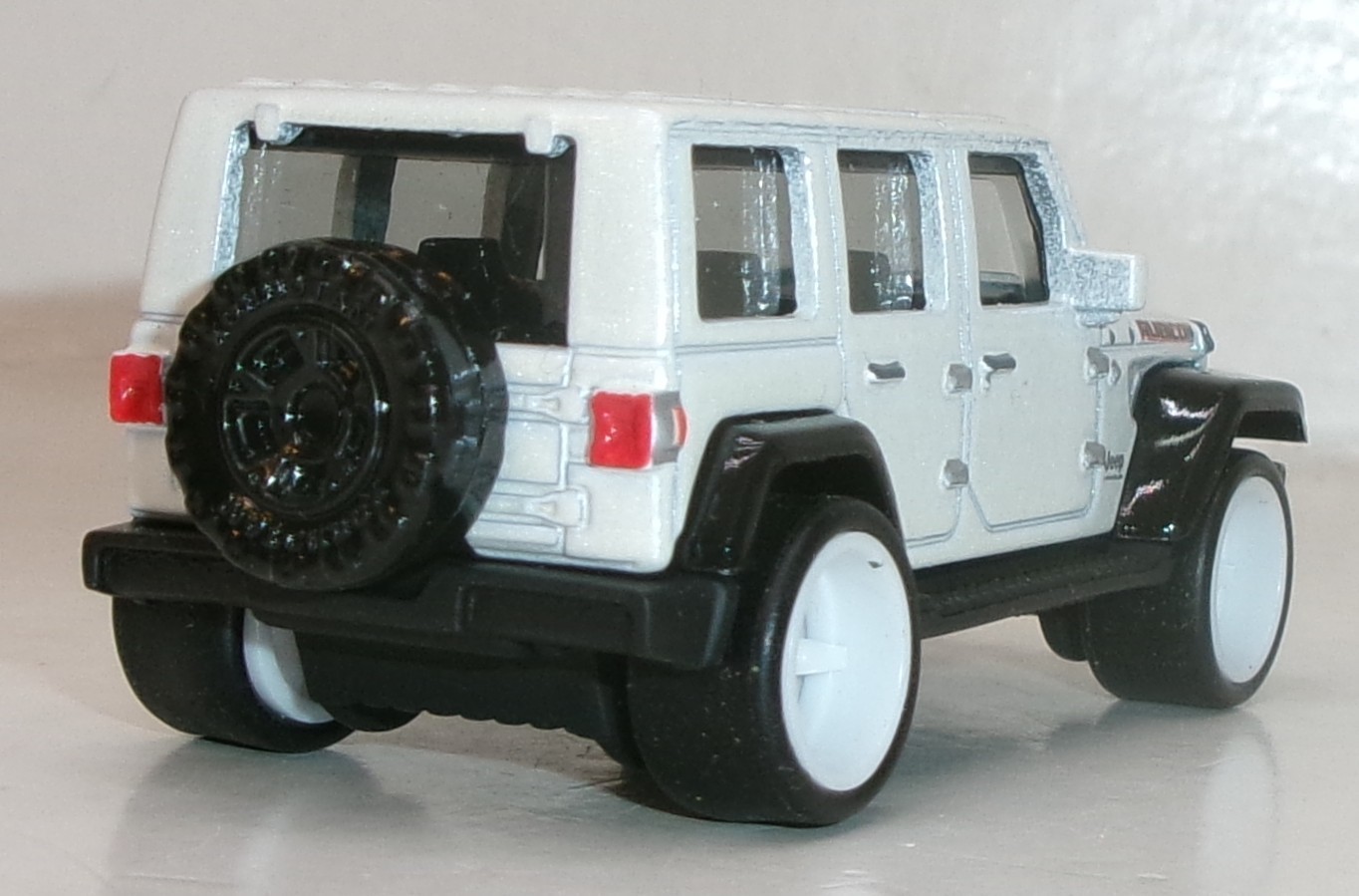 LOOSE 2020 MATCHBOX 1:64 WHITE ’18 JEEP WRANGLER JL WHEEL SWAP REAL RIDERS