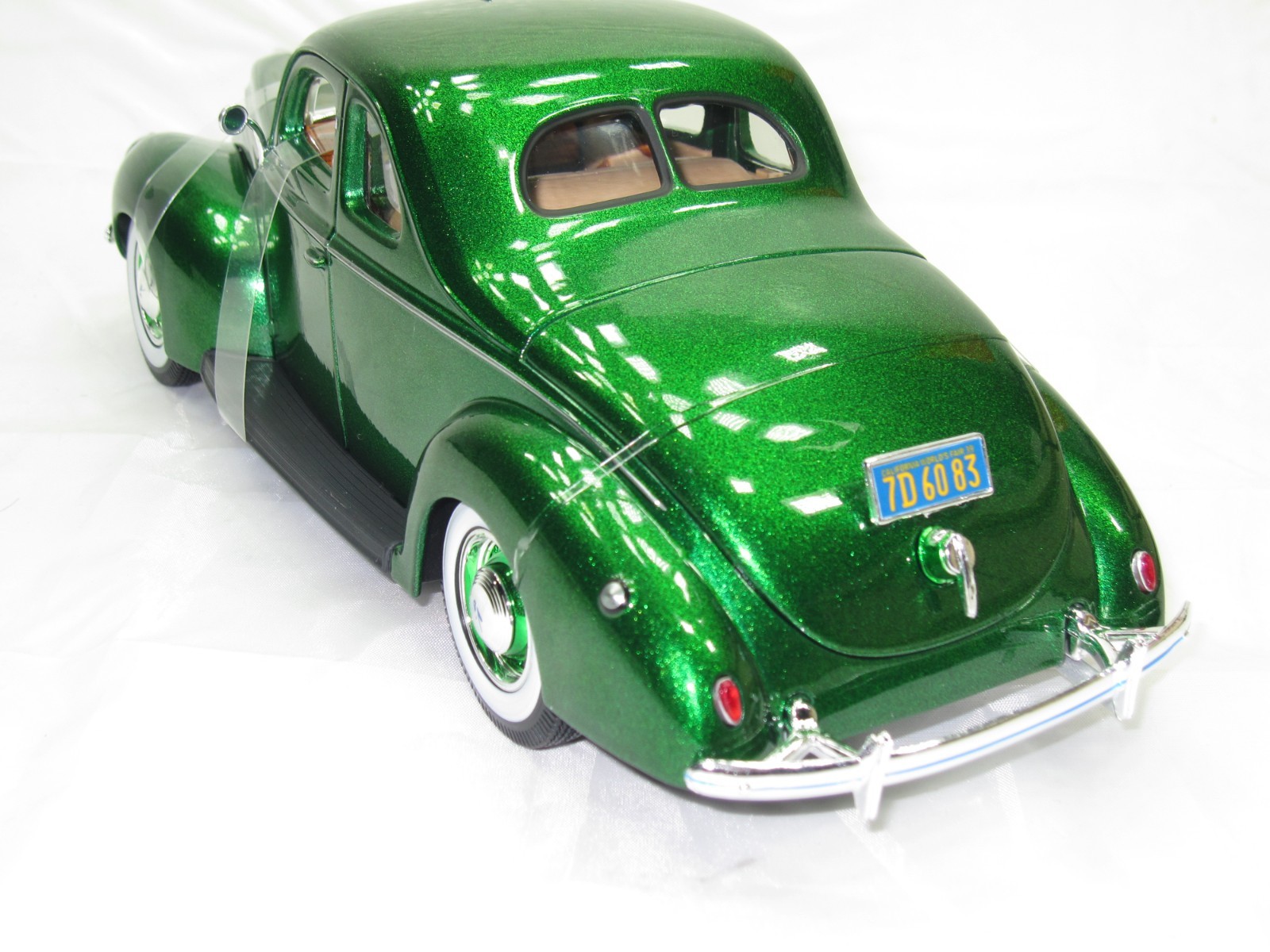 1939 FORD DELUXE V8 FLAT HEAD METALLIC GREEN NIB