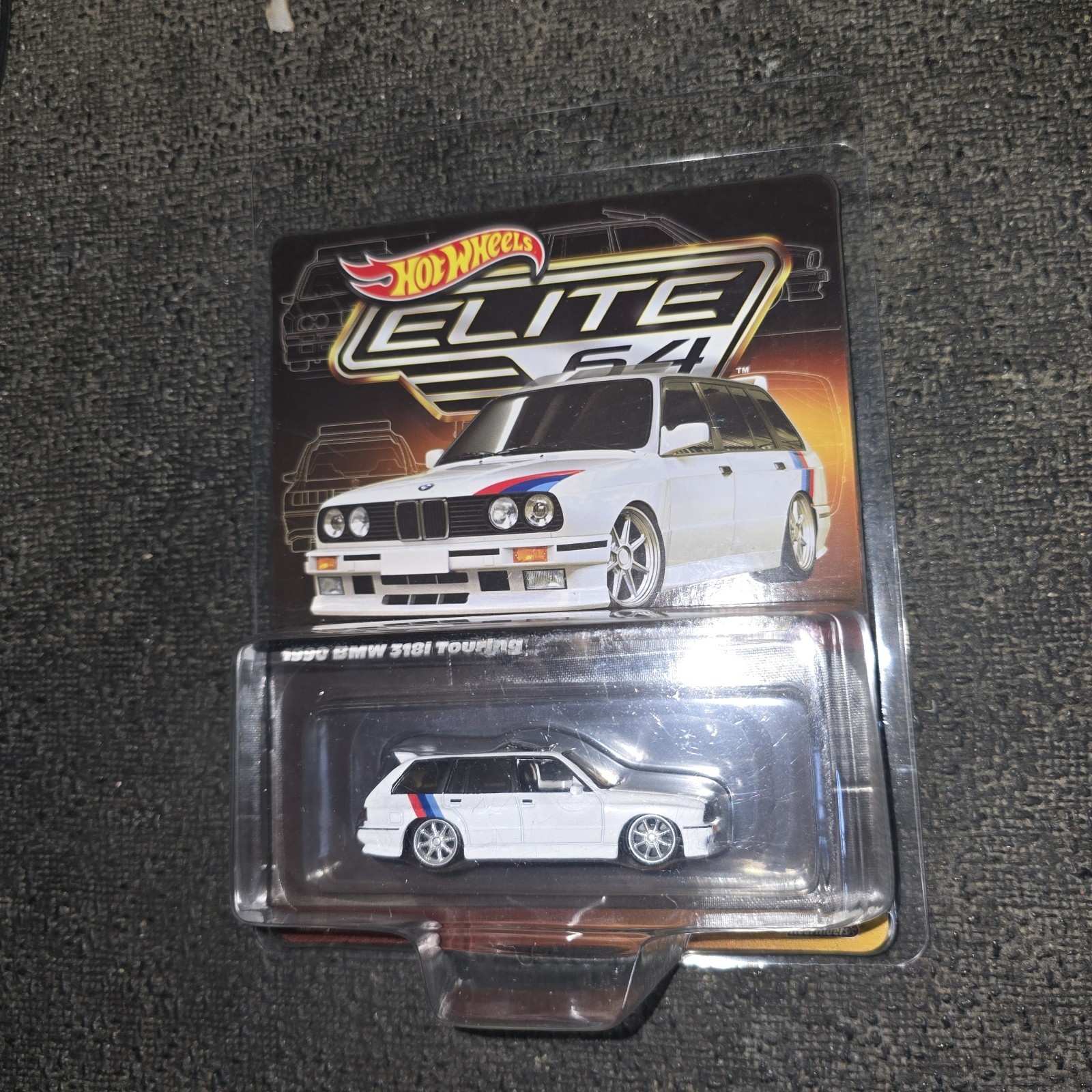Hot Wheels Elite 64 #8 1990 BMW 318i Touring White 1:64 Diecast Real Rider HNJ60