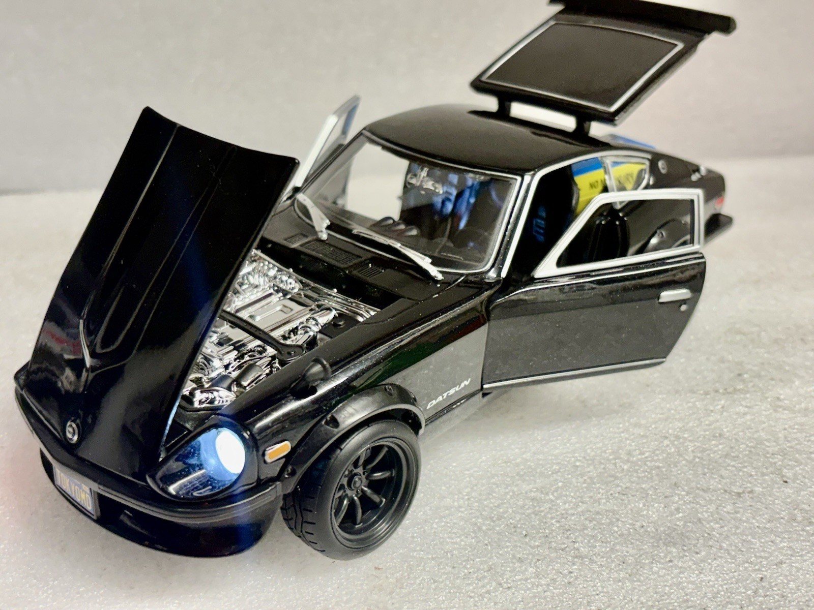 1971 Nissan/Datsun 240Z Fairlady Z JDM Tuning Customized Working LED Lights 1/18