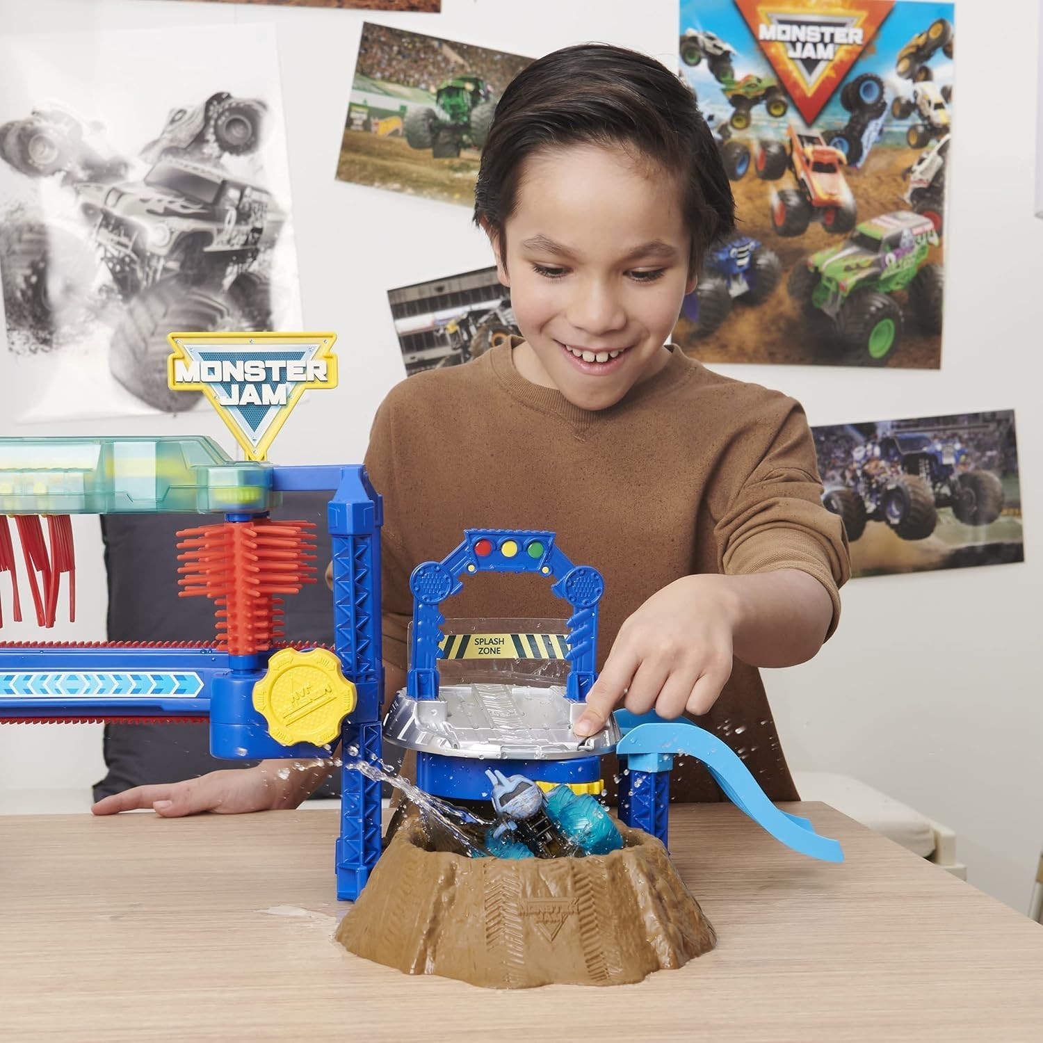 Megalodon Monster Wash Playset with Color Changing Truck for Kids Ages 3 and Up