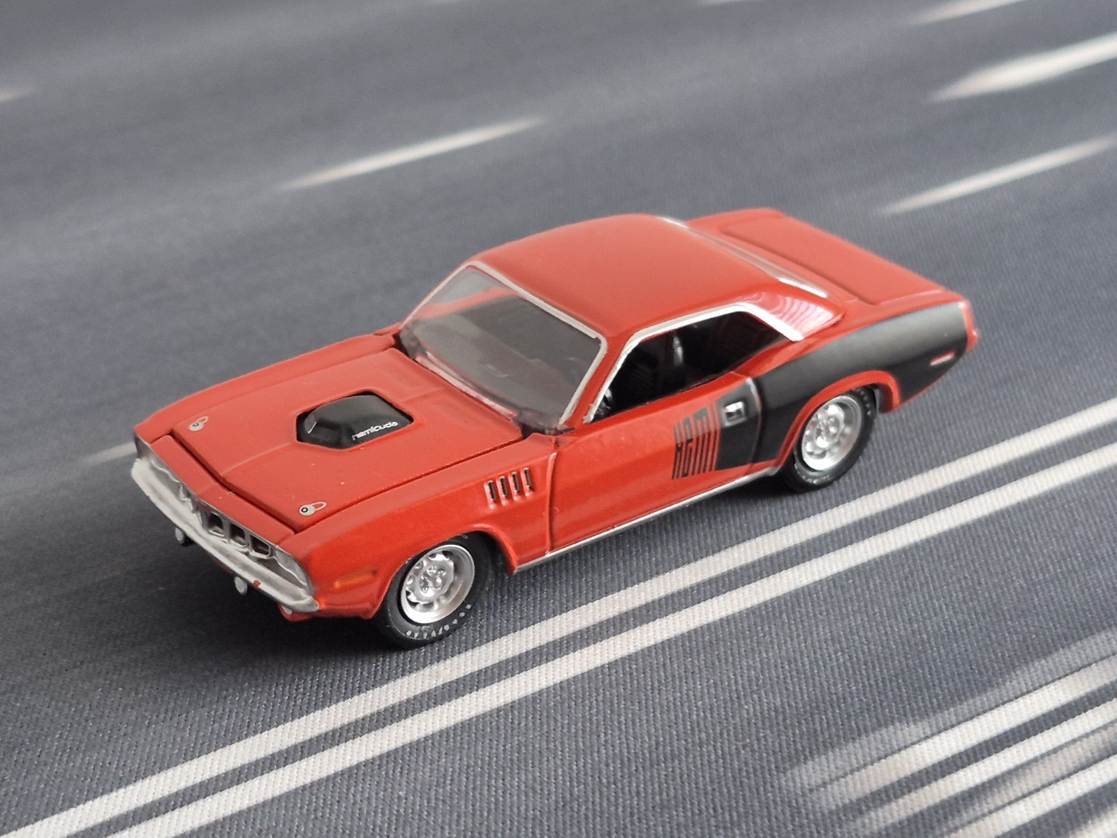Plymouth HEMI Cuda 426 HEMI 50th Anniversary Limited Edition Orange 1/64