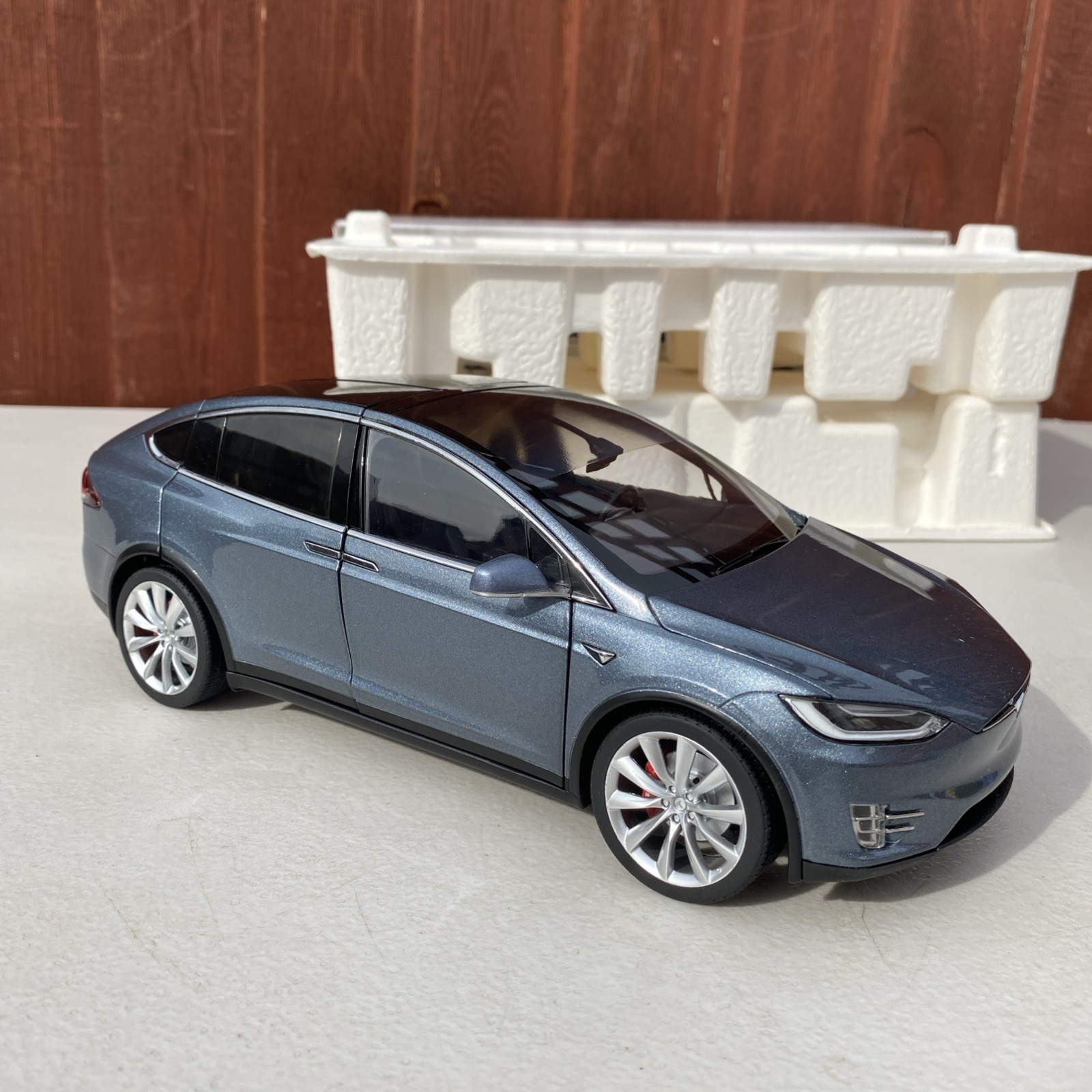 Tesla Model x P100D Metallic Grey 1/18 Scale Diecast Model – Dealer Edition New