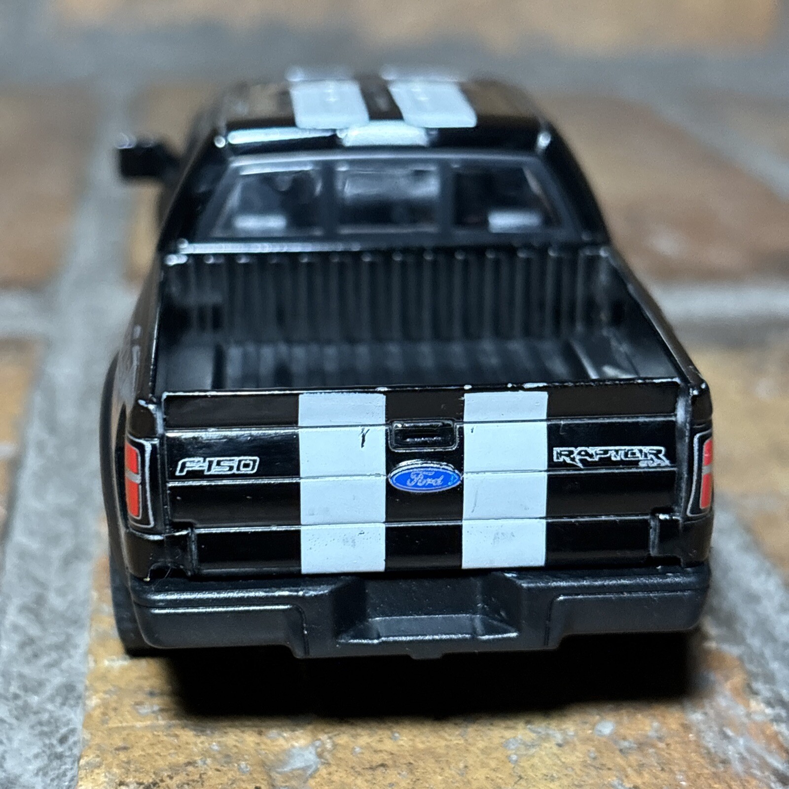 Kinsmart ✅ 2013 Ford F-150 SVT Raptor SuperCrew Black ✅ Scale 1/46 ✅ Pull Back