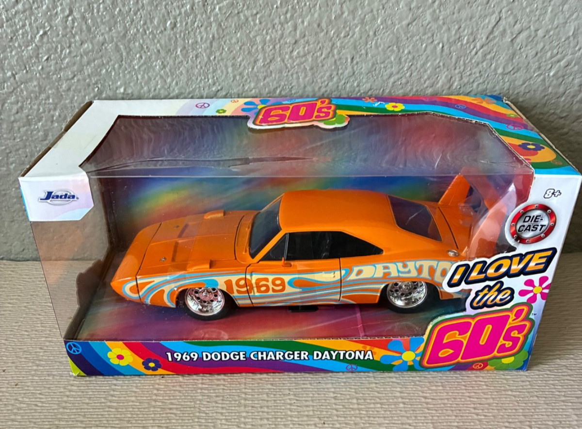 Jada Toys 1/24 Scale Die-Cast Model 1969 Dodge Charger Daytona