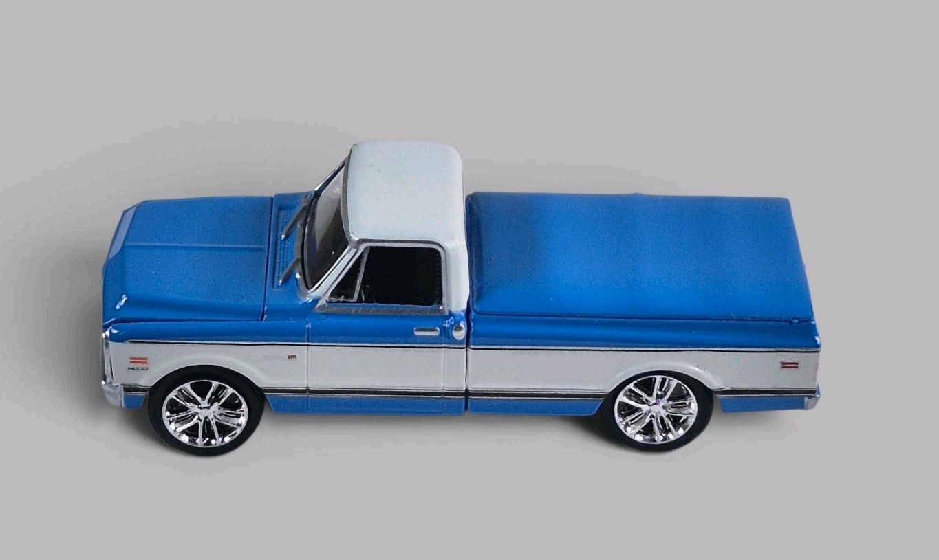 1971 CHEVY C10 SUPER CHEYENNE Diorama Collectible DieCast Model 1:64 Blue LOOSE