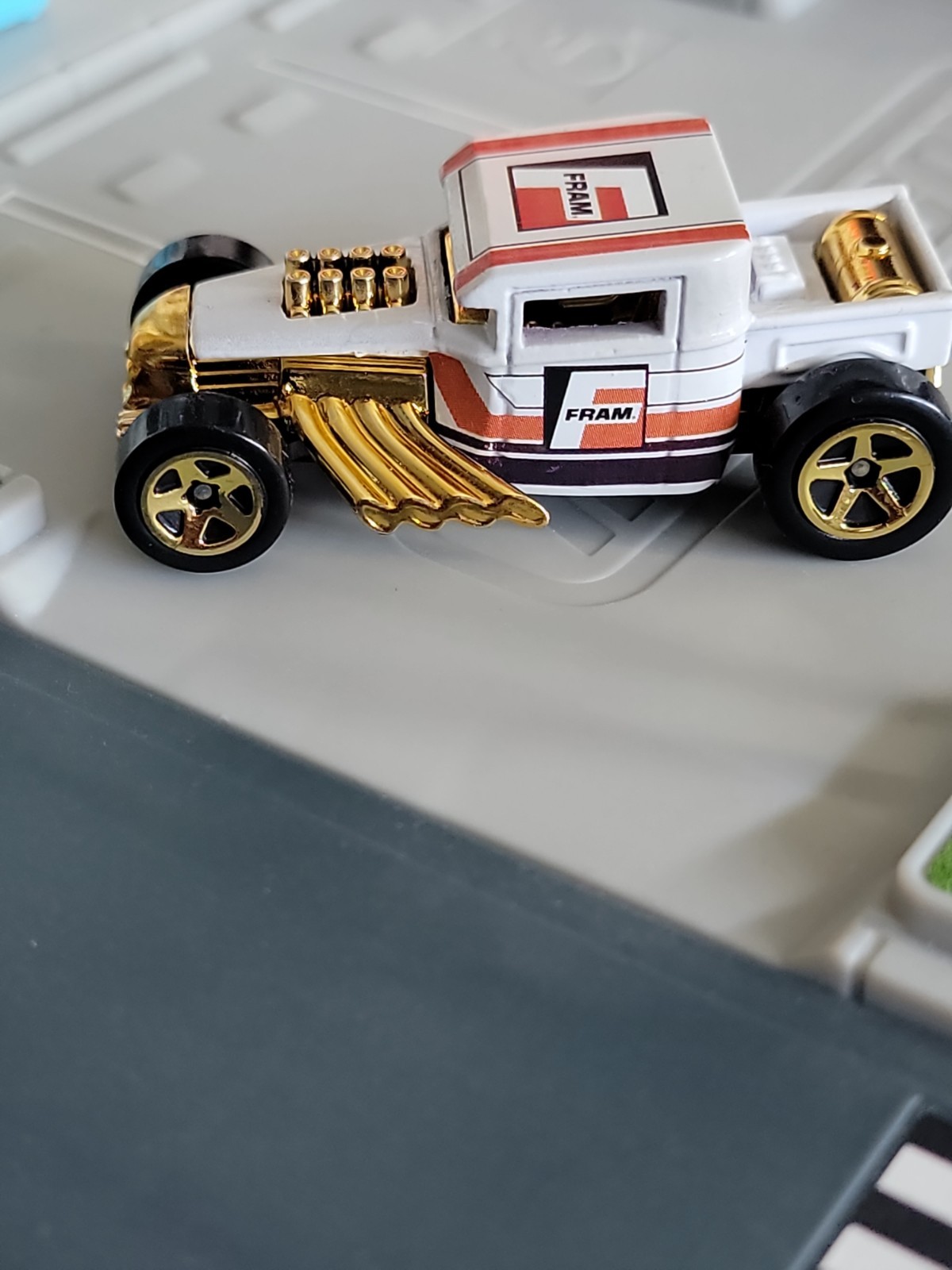 Hot Wheels CUSTOM white fram Bone Shaker (1983 silverado Version)