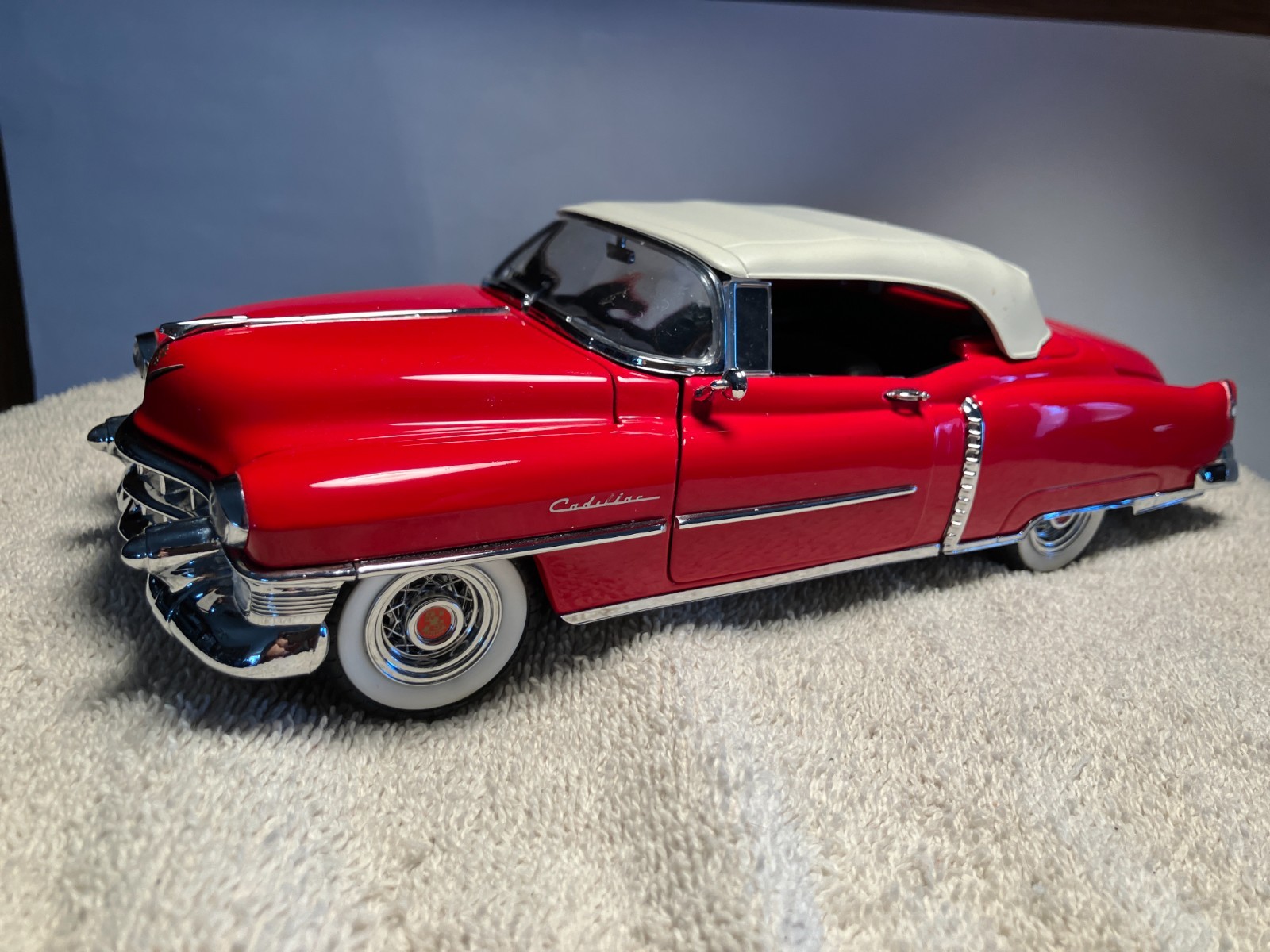 Franklin Mint 1/24 1953 Cadillac Eldorado Convertible Limited Edition – Red