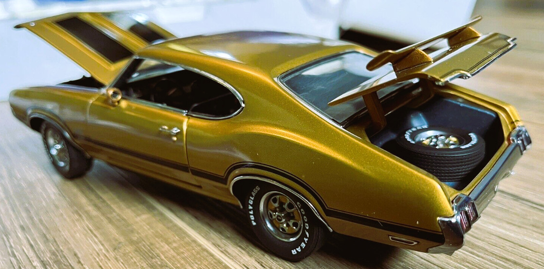 Oldsmobile 442 OLDS Race Car Custom Built1 24Model18Hot Rod12Carousel GOLD1966