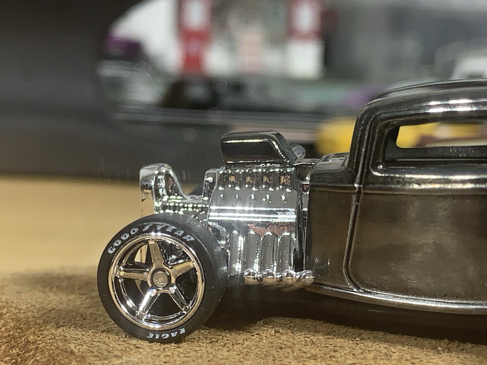 Hot Wheels Zinc Plated Custom ’32 Ford Hot Rod with Metal Base & Wheel Swap