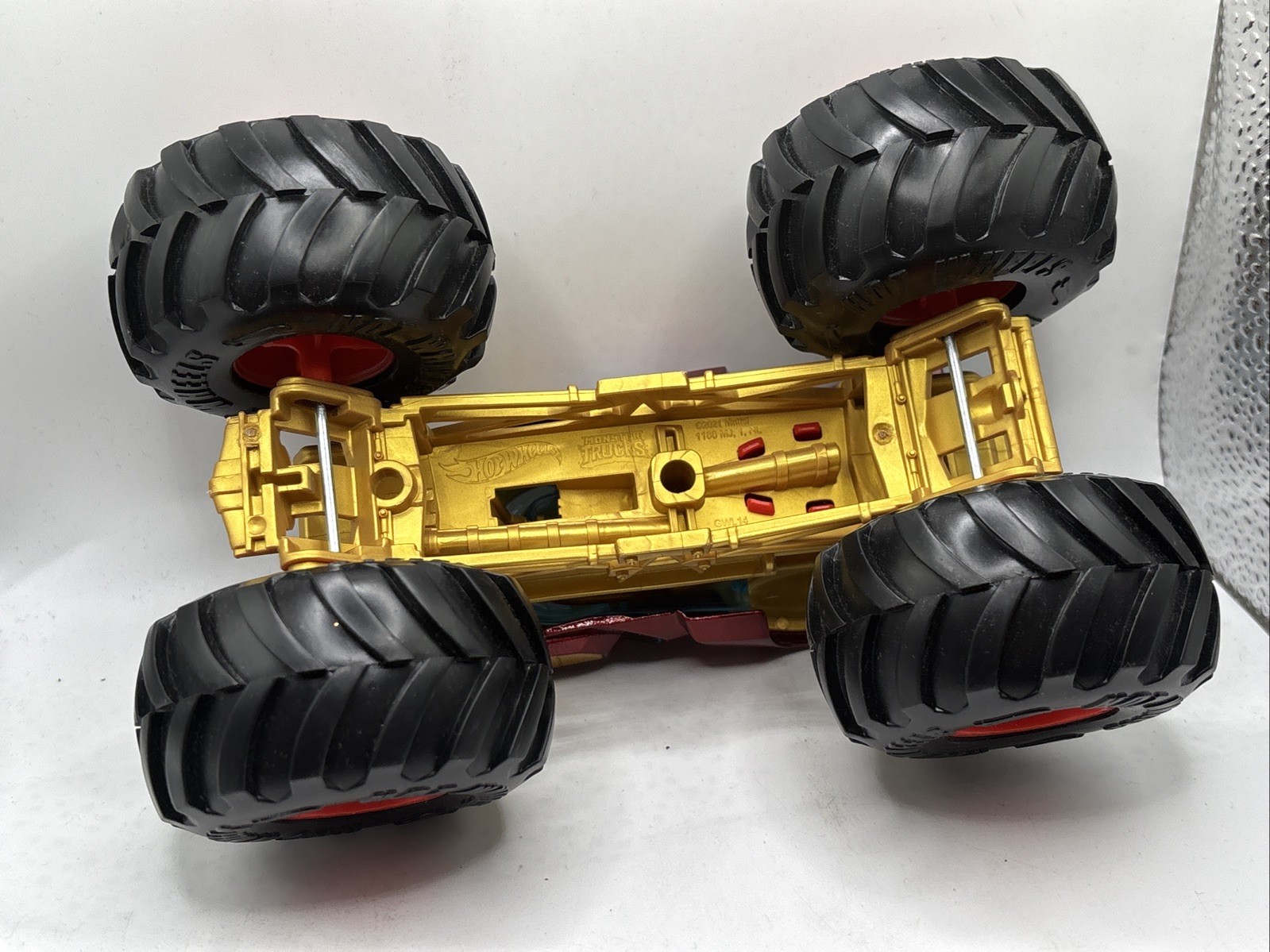 Hot Wheels Monster Jam Marvel Iron Man 1:24 Large Oversized Die-cast Truck