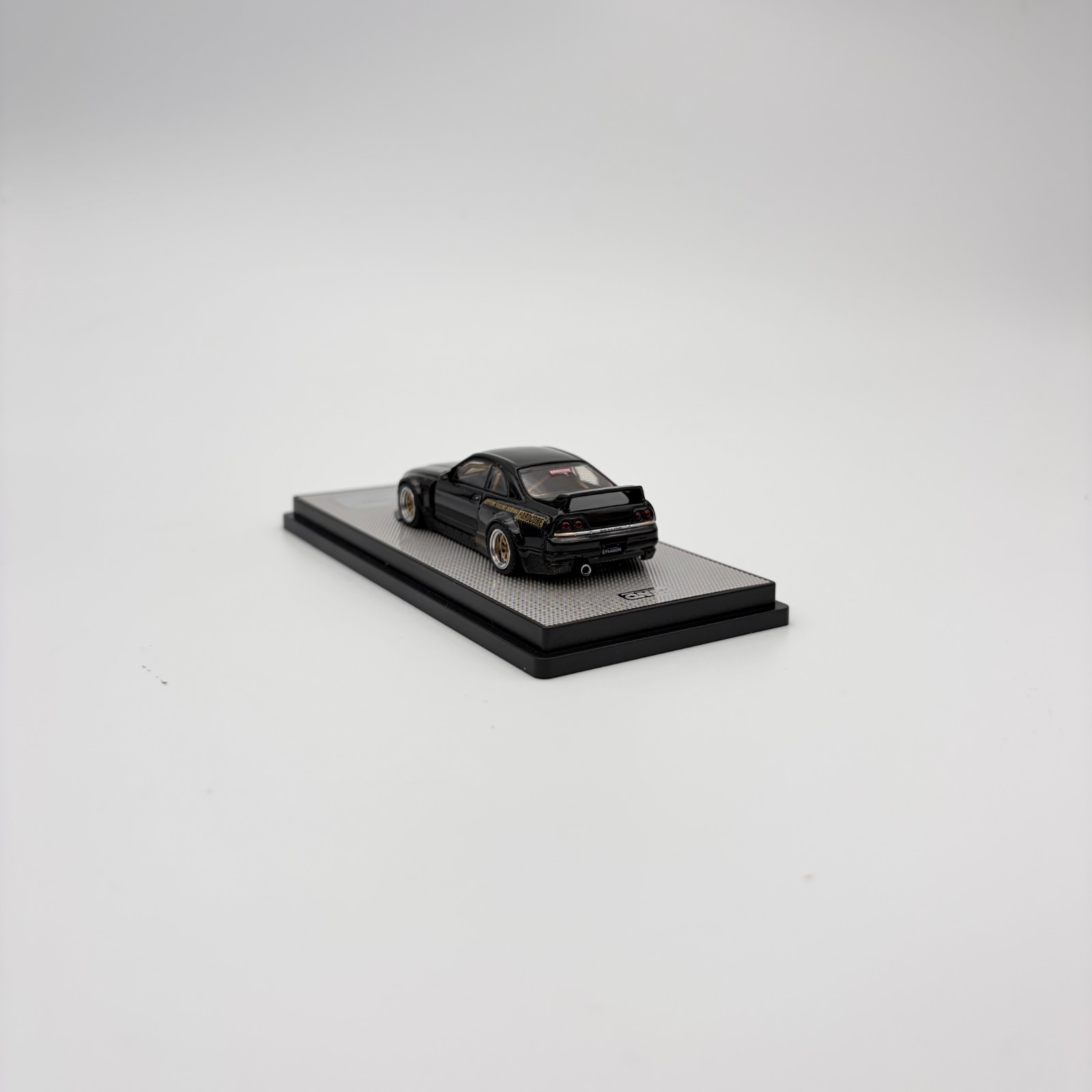 INNO64 1:64 Nissan GTR BCNR33 Pandem Racket Bunny Black