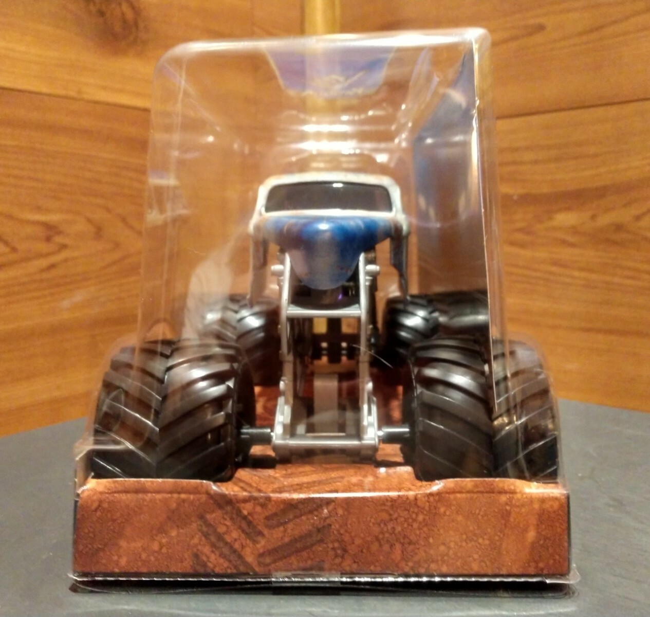 MONSTER JAM 2020 “BIG KAHUNA”™ 1/24 DIE-CAST BY TRUE METAL™