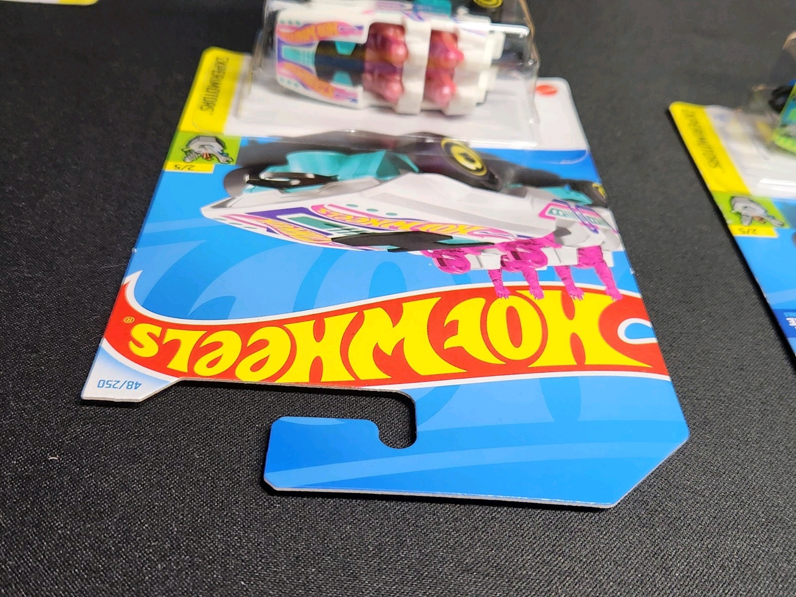 Hot Wheels 2024 Loopster – White 48/250 – Experimotors 2/5 – Hands Up – Coaster