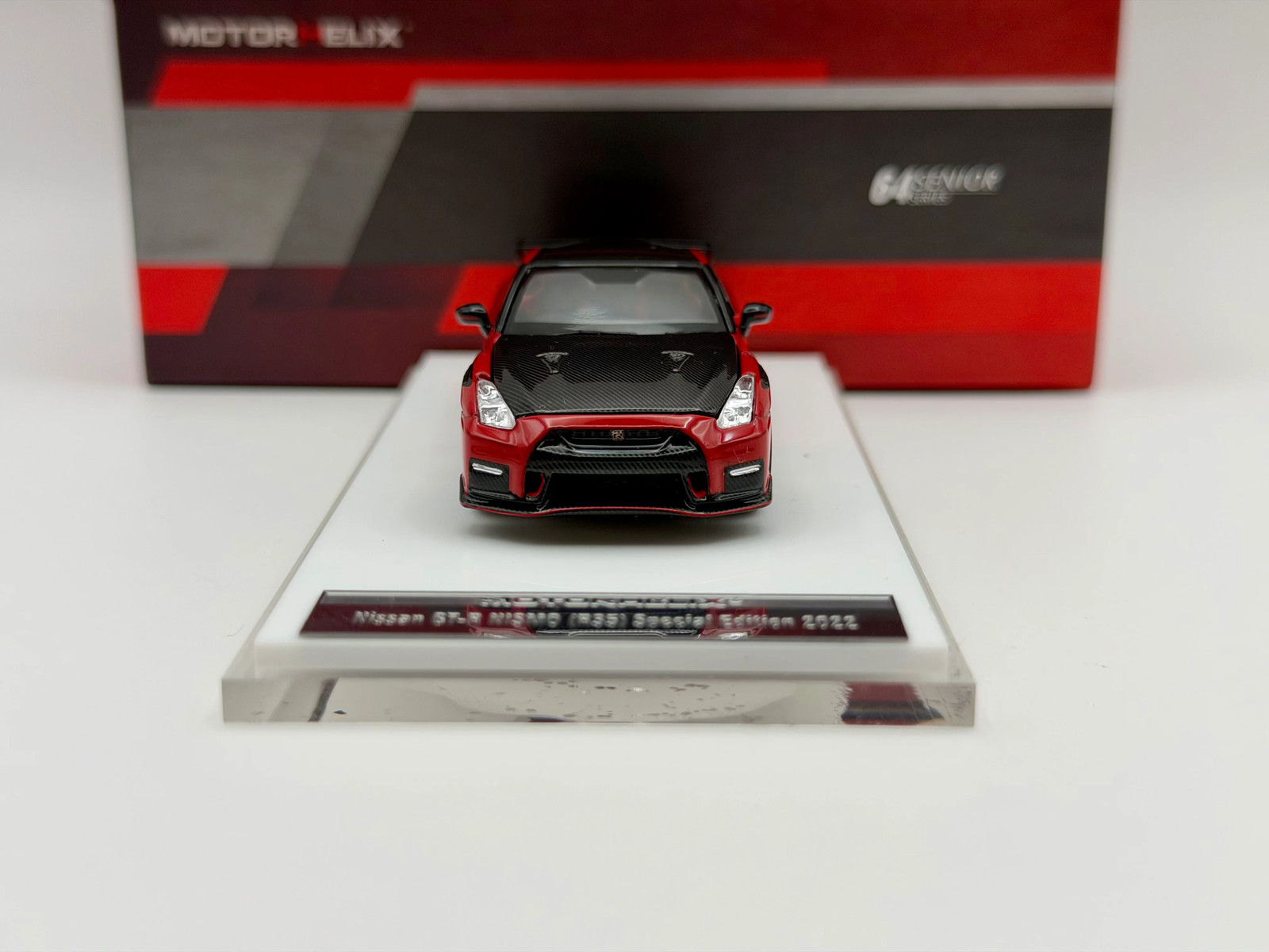 Motorhelix 1:64 Nissan GT-R R35 Nismo 22′(Stealth Gray/Vibrant Red)