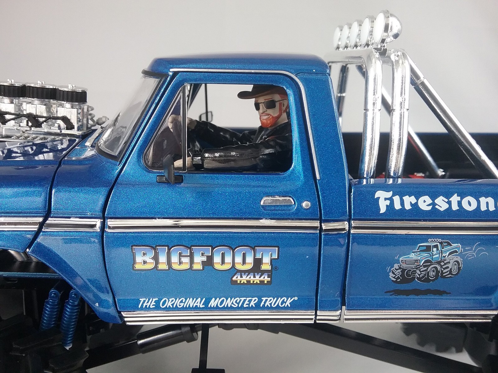 Rare Bob Chandler Figurines Edition Bigfoot #1 Monster Truck 48 Inch tires 1:18