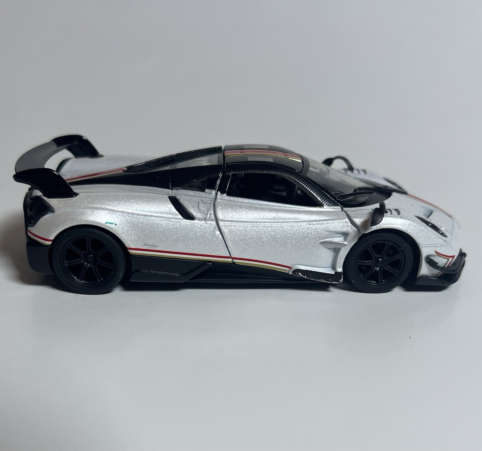 Kinsmart Pagani Huayra BC 1:38 Diecast Car Silver Black Red Opening Doors 2016