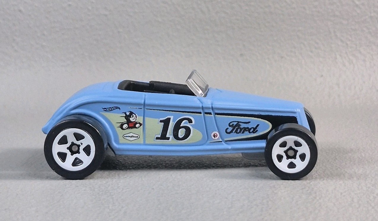 1933 FORD LOW BOY Diorama Collectible DieCast Model Car 1:64 Blue LOOSE