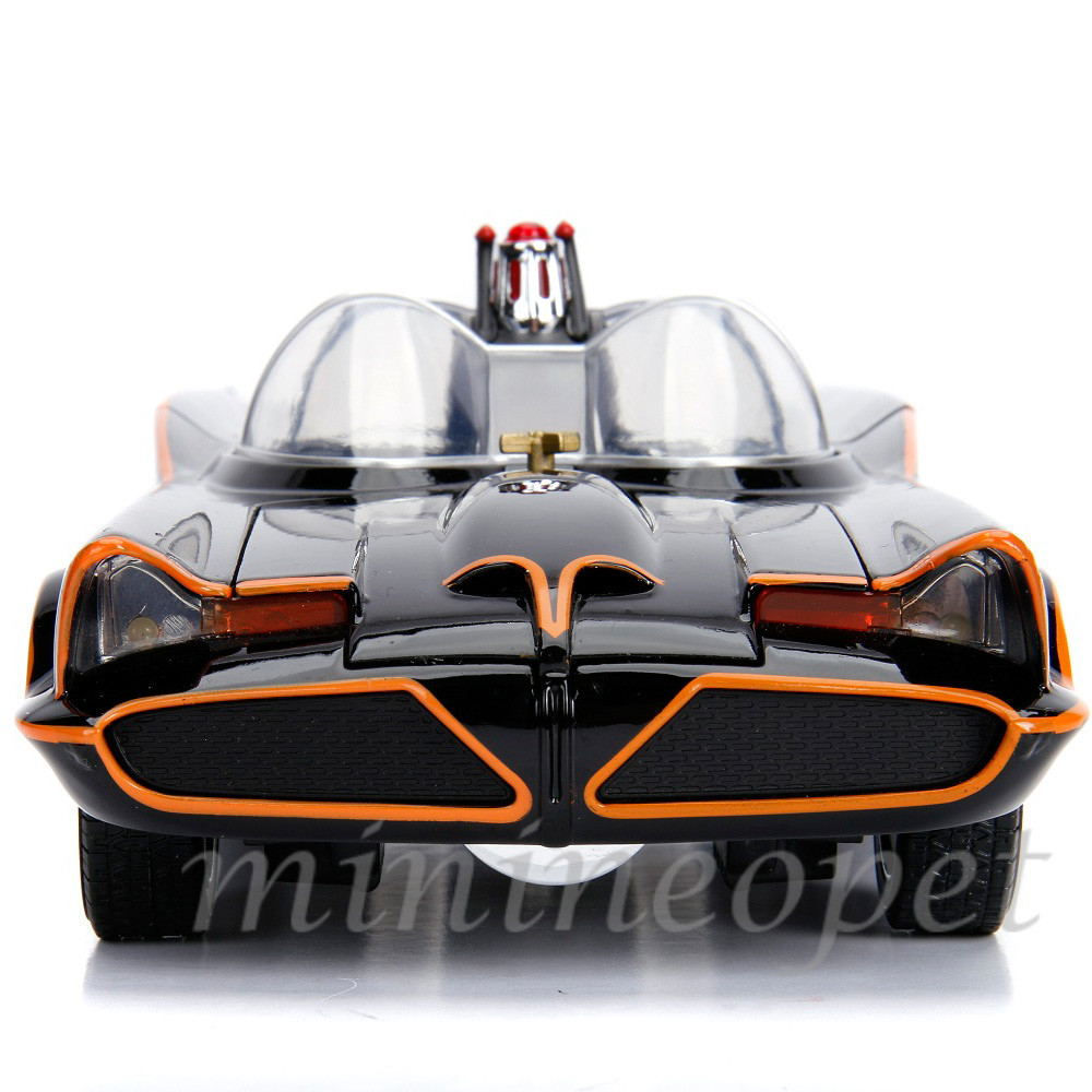 JADA 98625 TV SERIES 1966 CLASSIC BATMOBILE 1/18 w LIGHT & BATMAN ROBIN FIGURES