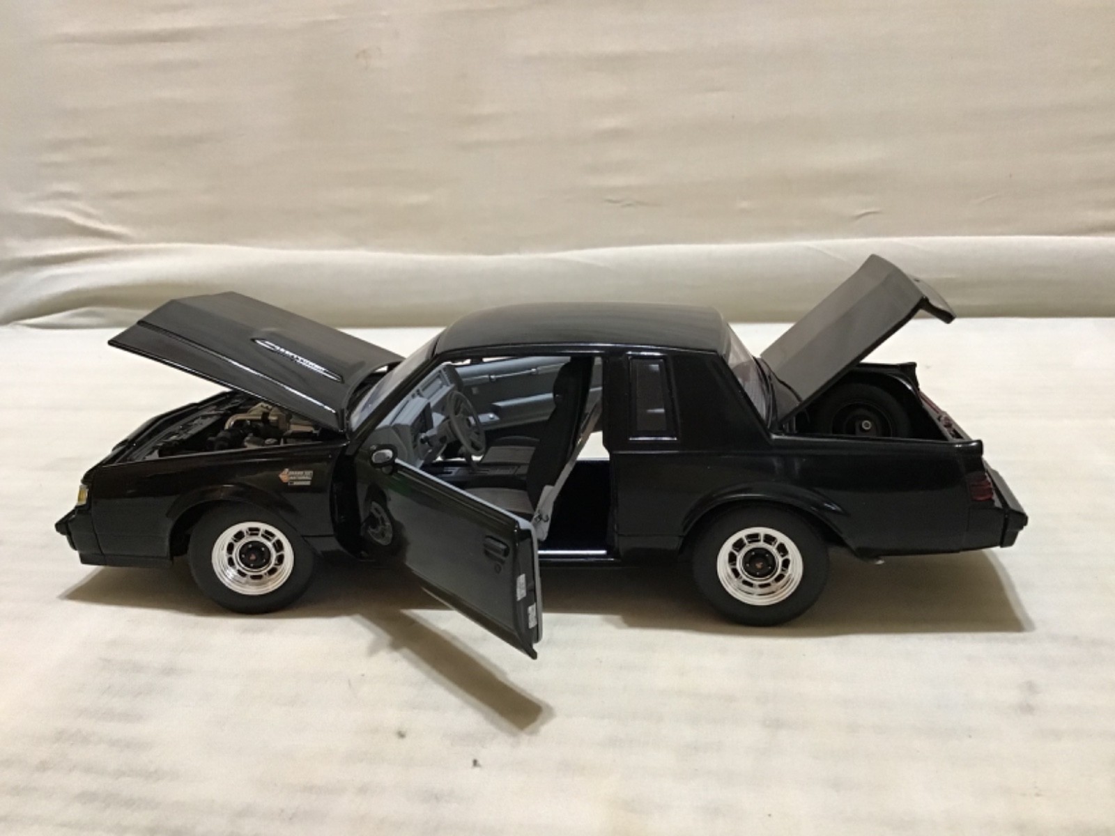 BUICK GRAND NATIONAL 1987 BLACK GMP #8201 DETAILED DIECAST RARE 1/24 read defect