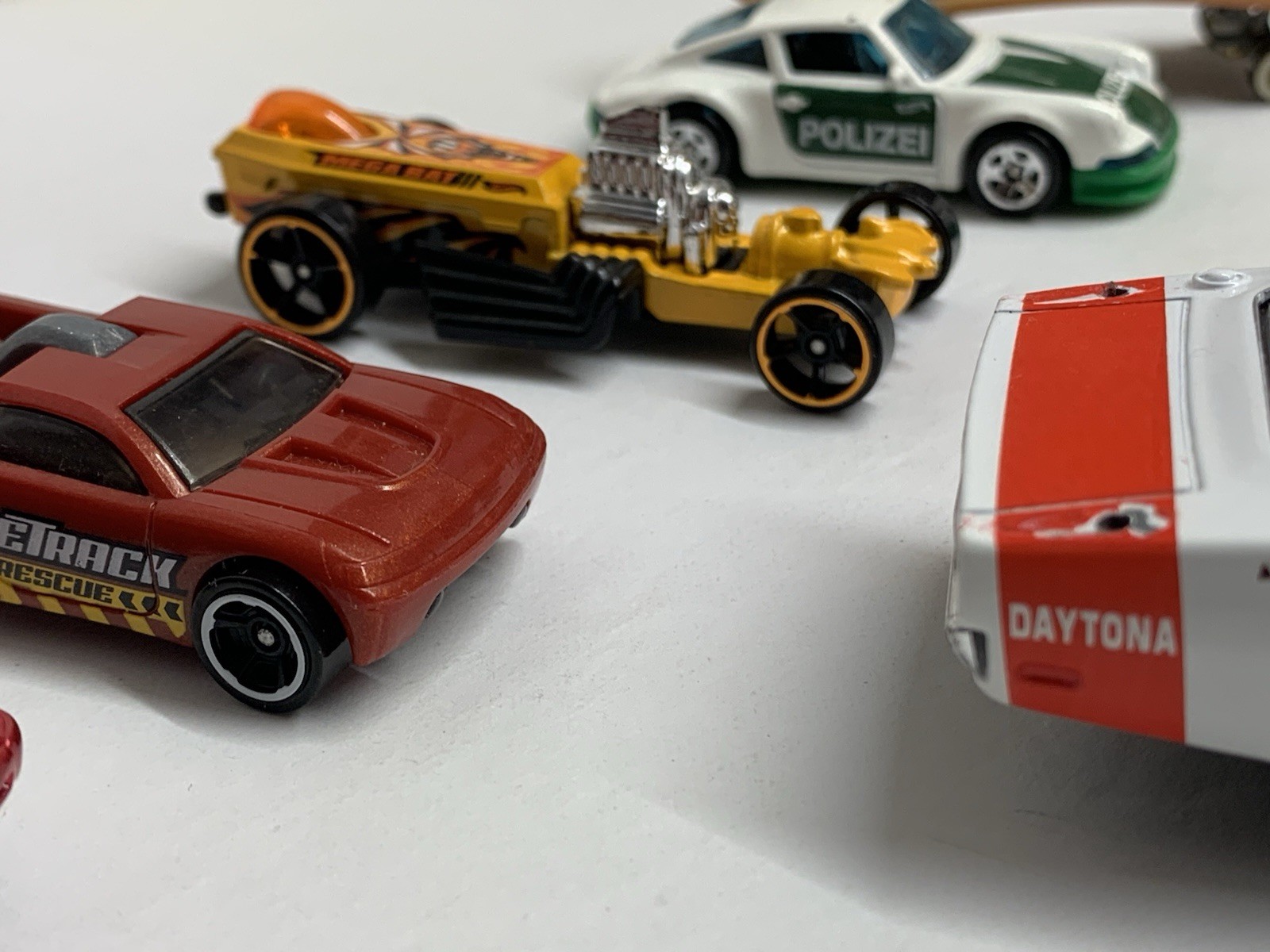 Lot Of 6 Toy Cars Die-cast And Plastic Hot wheels And Other Brands Preowned.