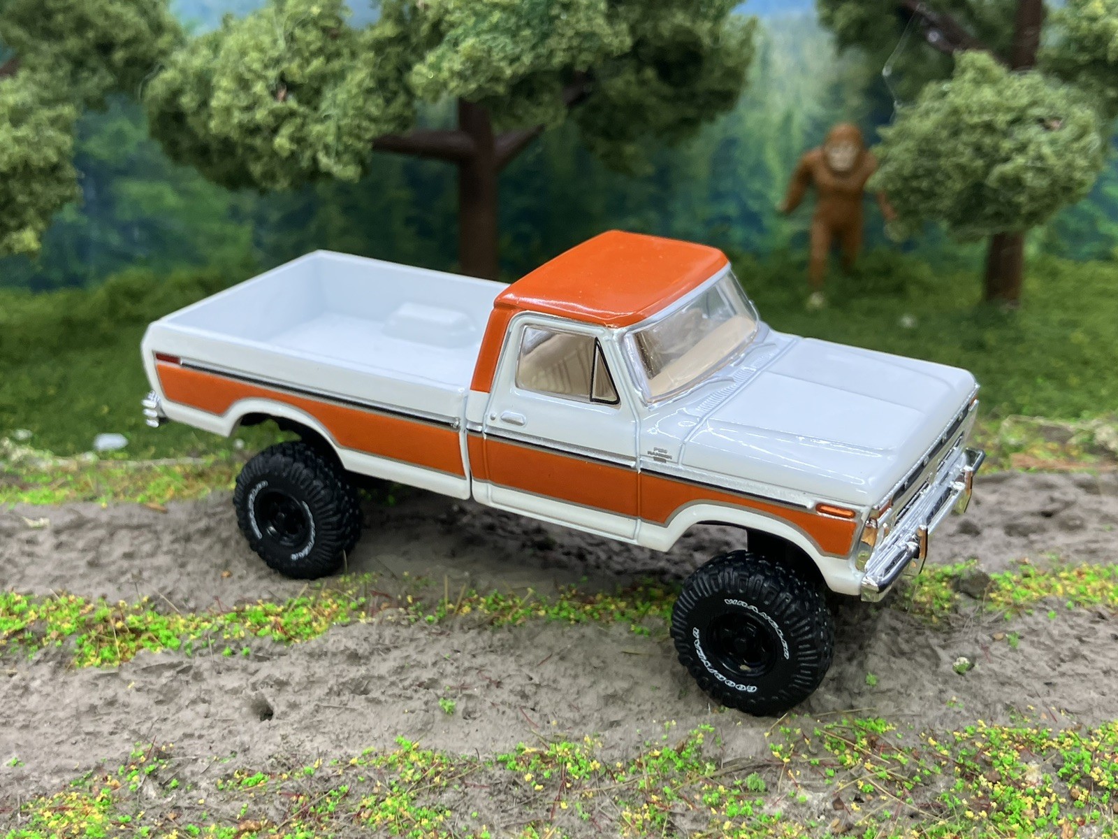 1977 Ford F-150 Ranger Explorer Lifted 4×4 Truck 1/64 Diecast Custom Greenlight