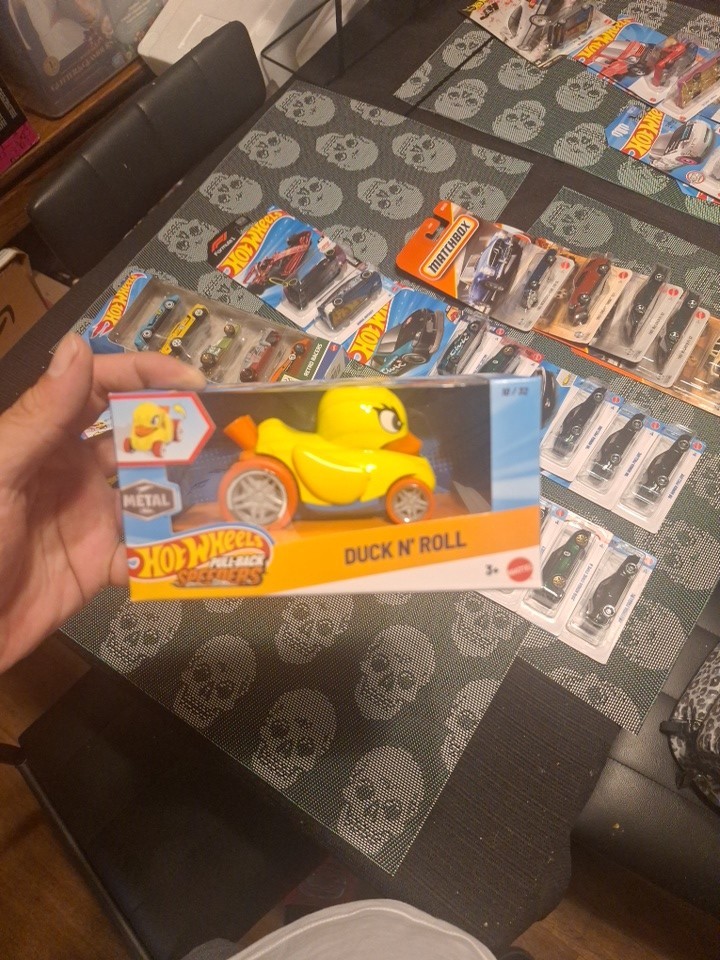 Hot Wheels Pull-Back Speeders – DUCK N ‘ ROLL