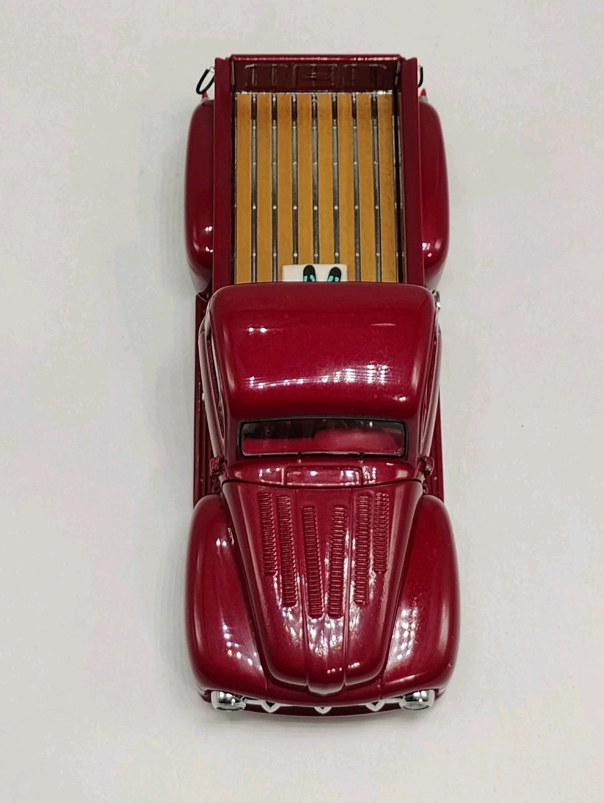 Danbury Mint 1:24 Scale Deep Metallic Red 1951 Ford F-1 Custom Pickup