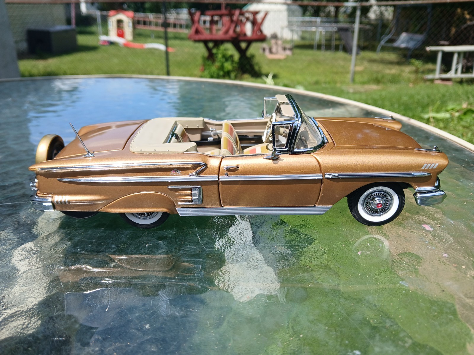 1:24 Danbury Mint 1959 Chevy Impala Anniversary Gold Metallic Near mint w/box