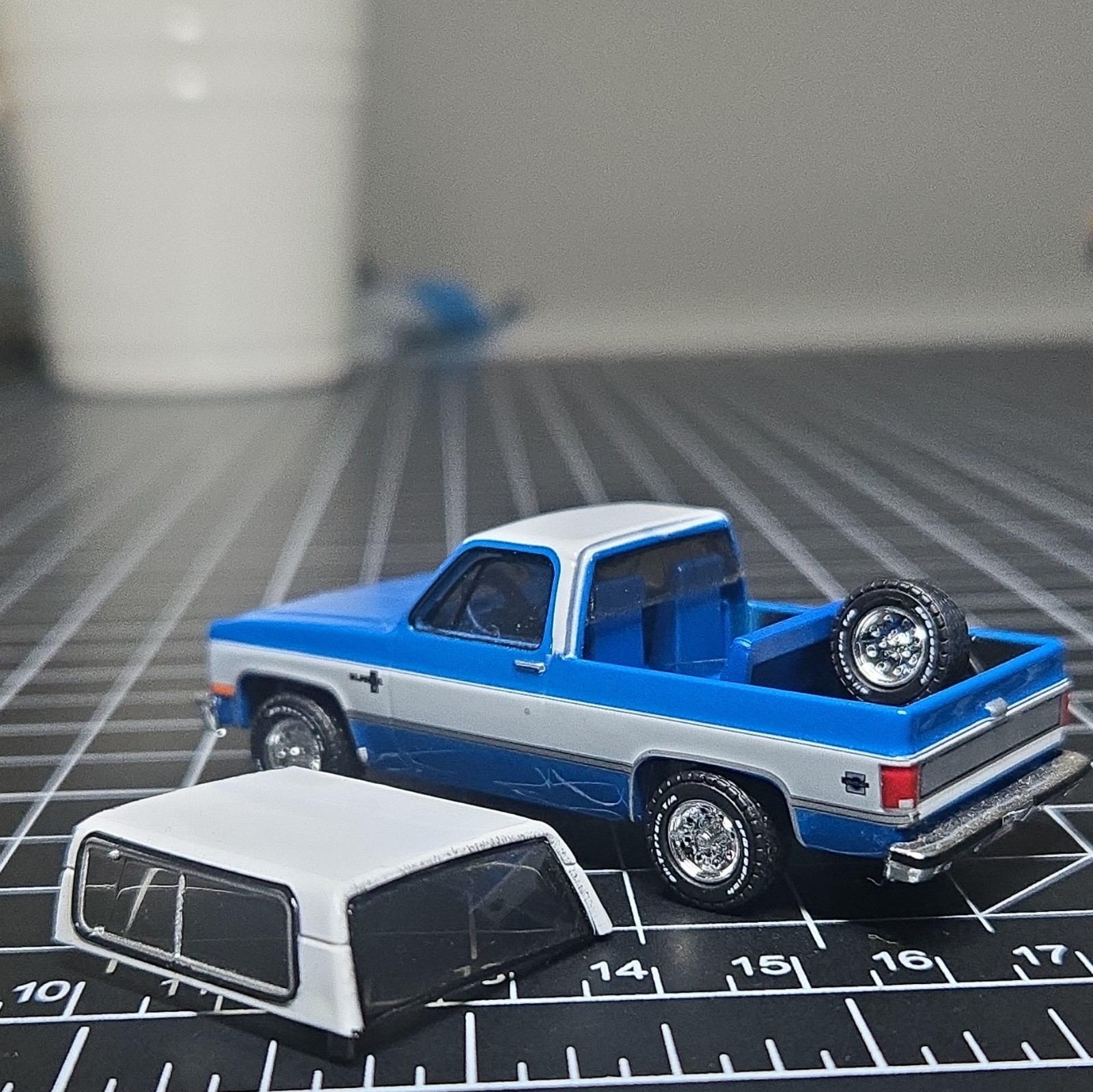 Greenlight 1/64 1984 Chevrolet K-5 Blazer Blue/White Diecast Removable Top