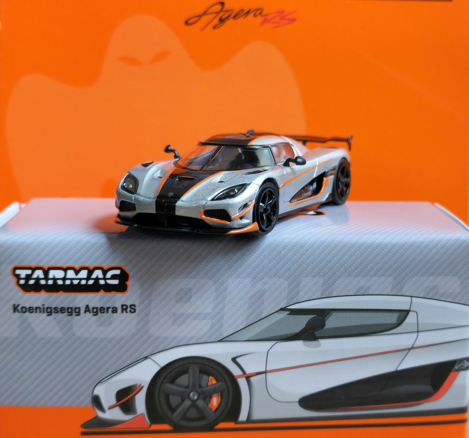 Tarmac Works 1:64 Koenigsegg Agera RS Moon Silver/ Black