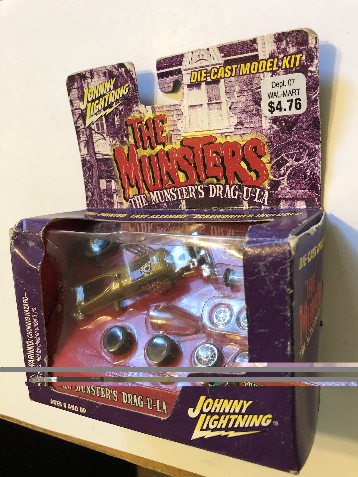 SEALED CONTENTS 2002 JOHNNY LIGHTNING THE MUNSTERS Drag-U-La DIE-CAST MODEL KIT