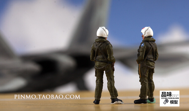 2pcs 1/72 Scale U.S. Fighter Pilot Painted Miniature Figure Models Scene Props