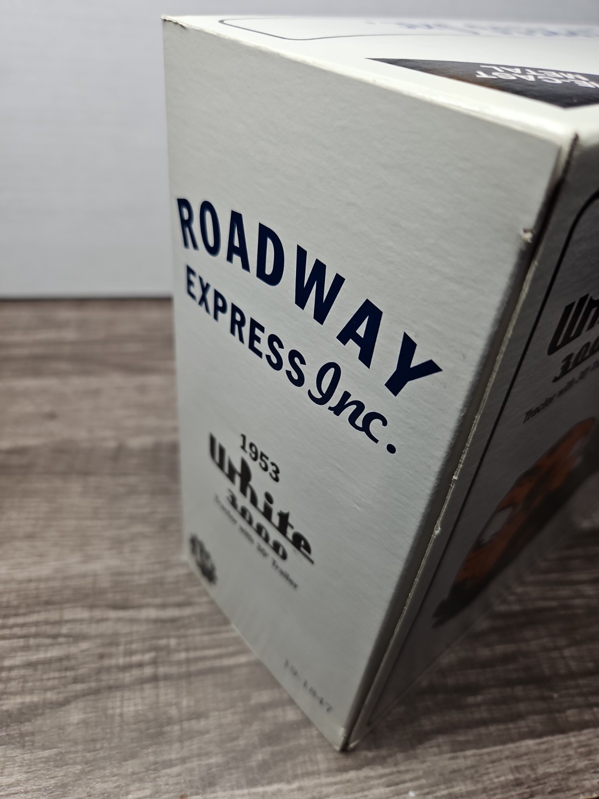 First Gear 1/34 1953 White 3000 Roadway Express 19-1847