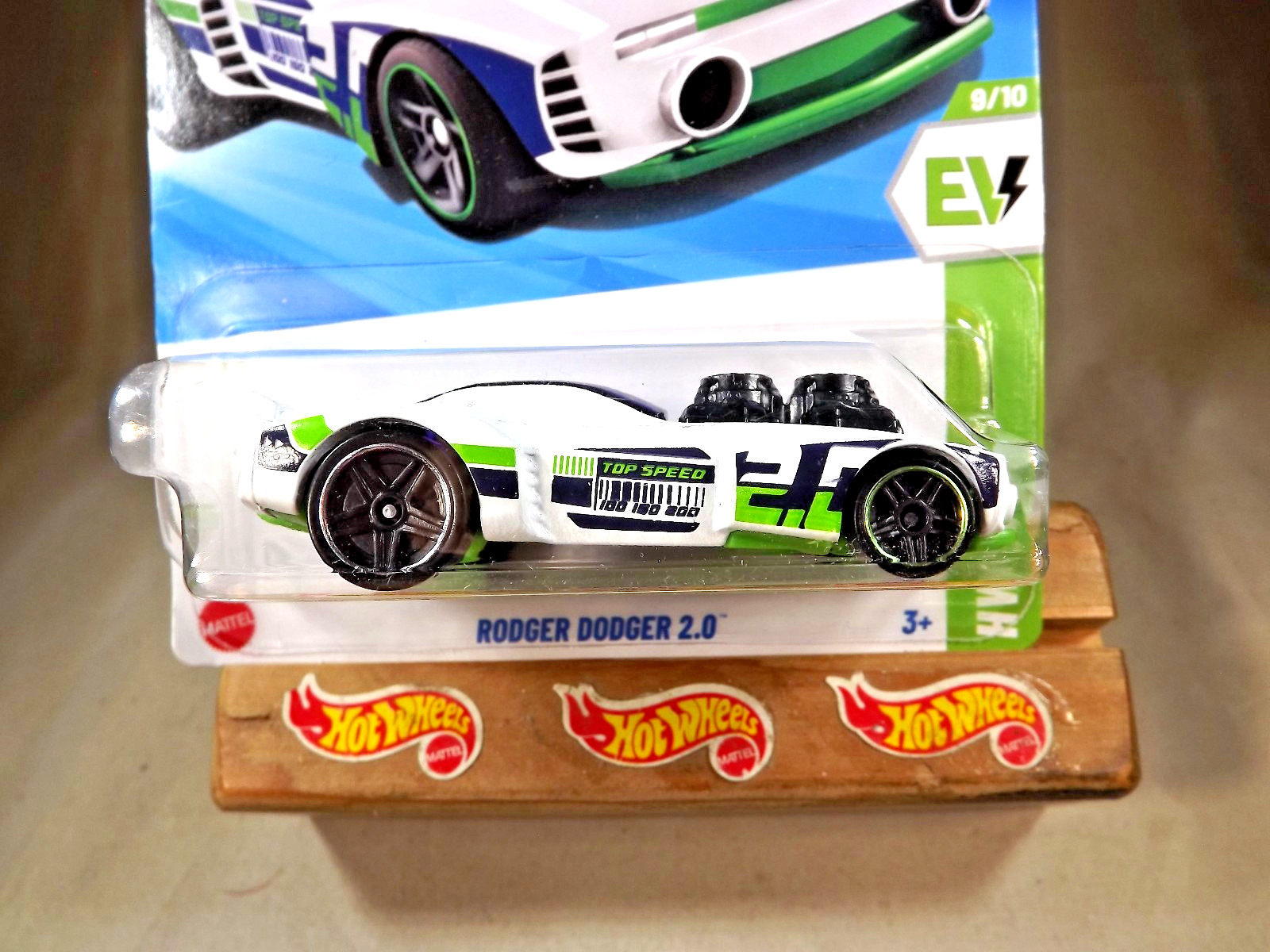 2025 Hot Wheels #151 HW EV 9/10 RODGER DODGER 2.0 White w/Black Pr5 Spokes