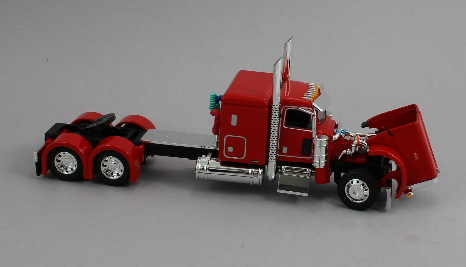 DCP 1:64 *RED AMERICA 250* Peterbilt 389 48″ Flattop w/Wilson Grain Trailer NIB