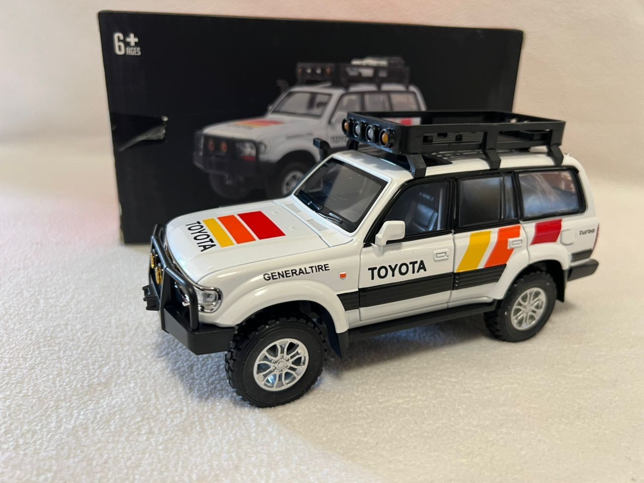 1:24 Toyota Land Cruiser LC80 Diecast Car Model Alloy Toy Vehicle Sound Light