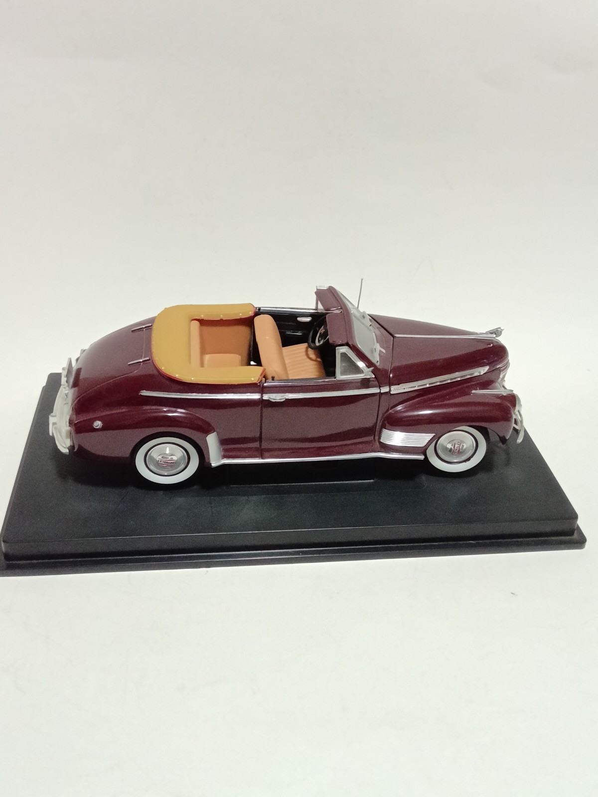 Universal Hobbies 1941 Chevy Deluxe Convertible Diecast Precision Model Burgundy