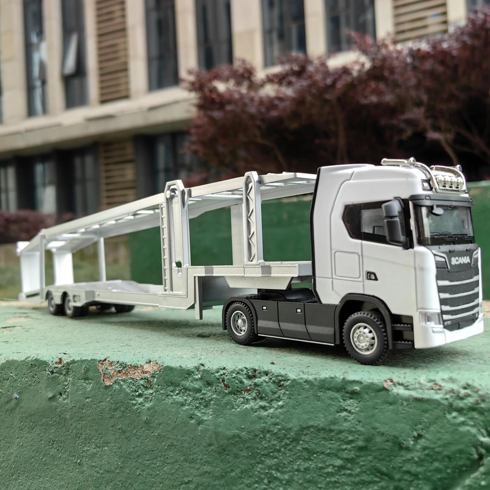 1:50 Scale Alloy Diecast Truck Model with Sound and Light for Kids