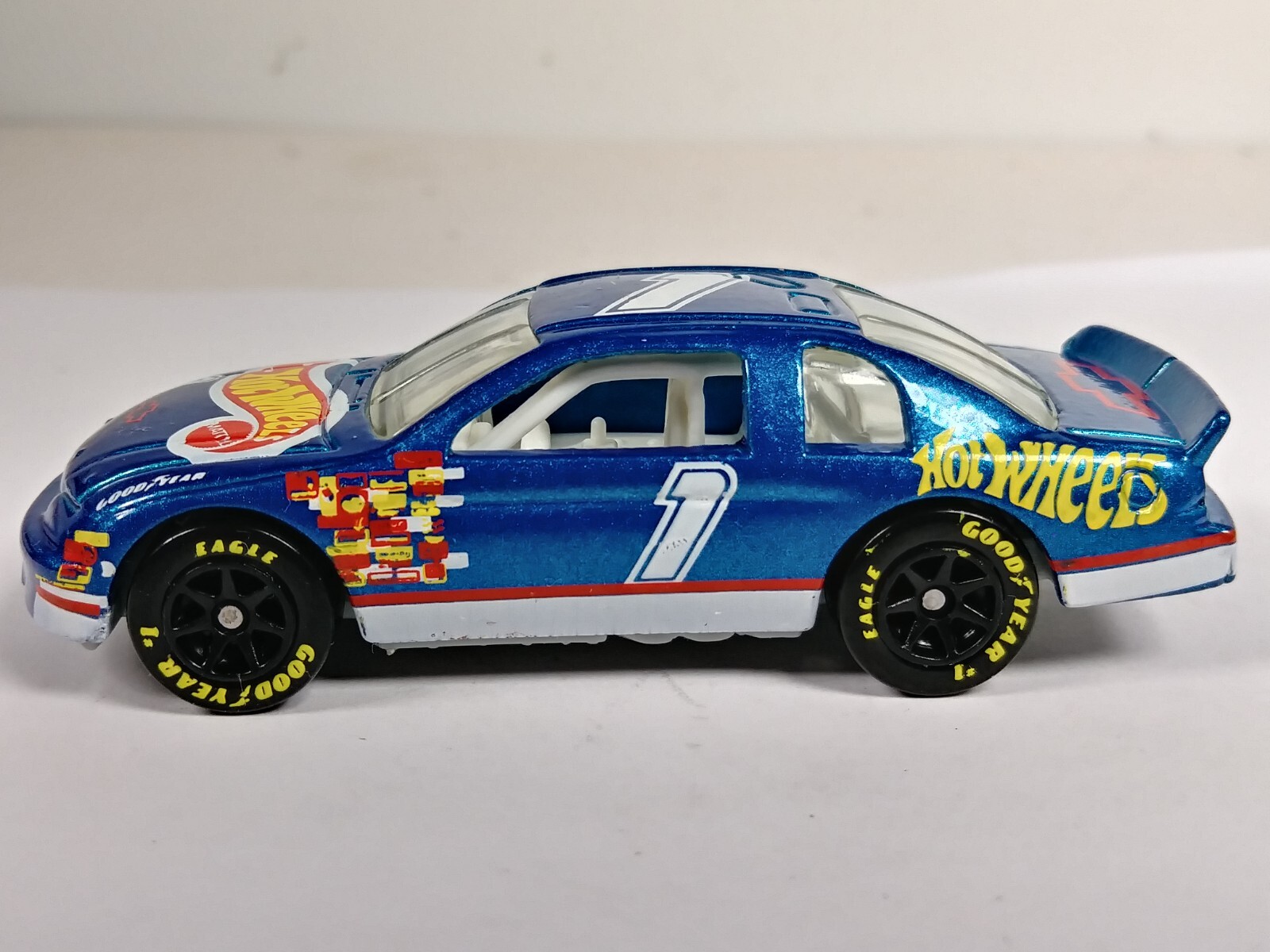 Lumina Stocker Hot Wheels 1995 Race Team Series Dark Blue 7SP Rims 1:64 Loose
